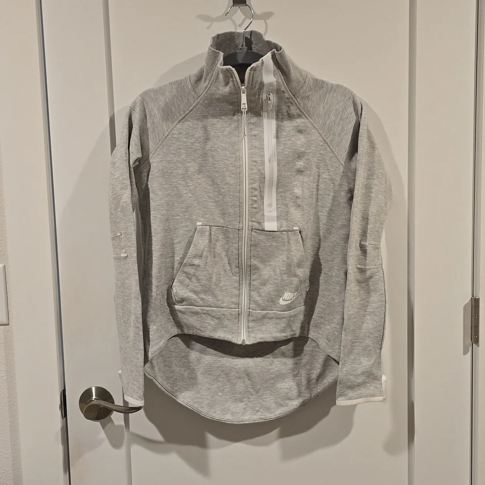 🔥🔥Nike Fleece Moto Cape/ The original release RARE Size Small‎